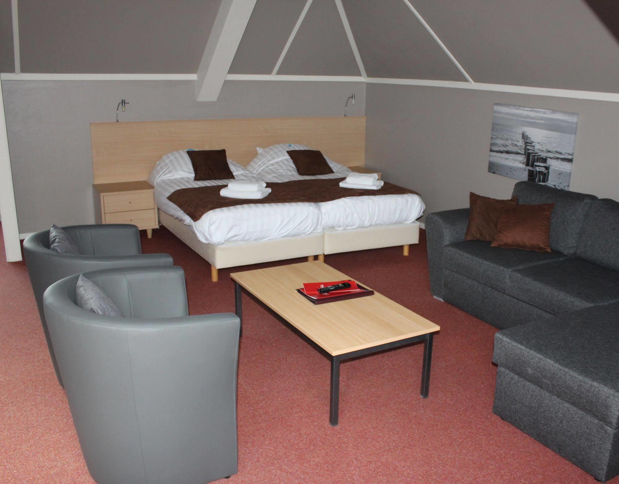 Hotel Restaurant 'T Klokje Renesse Esterno foto