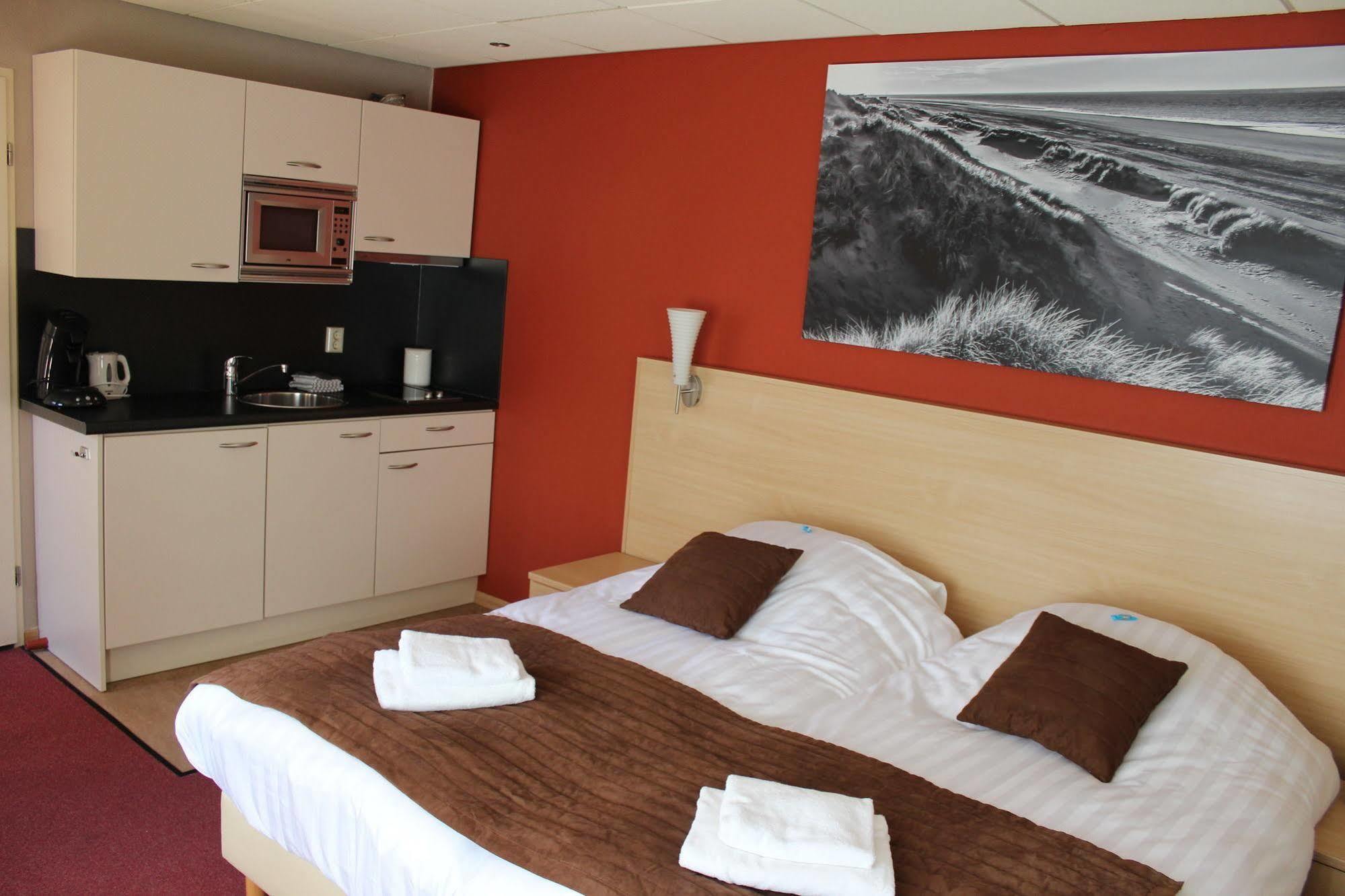 Hotel Restaurant 'T Klokje Renesse Esterno foto