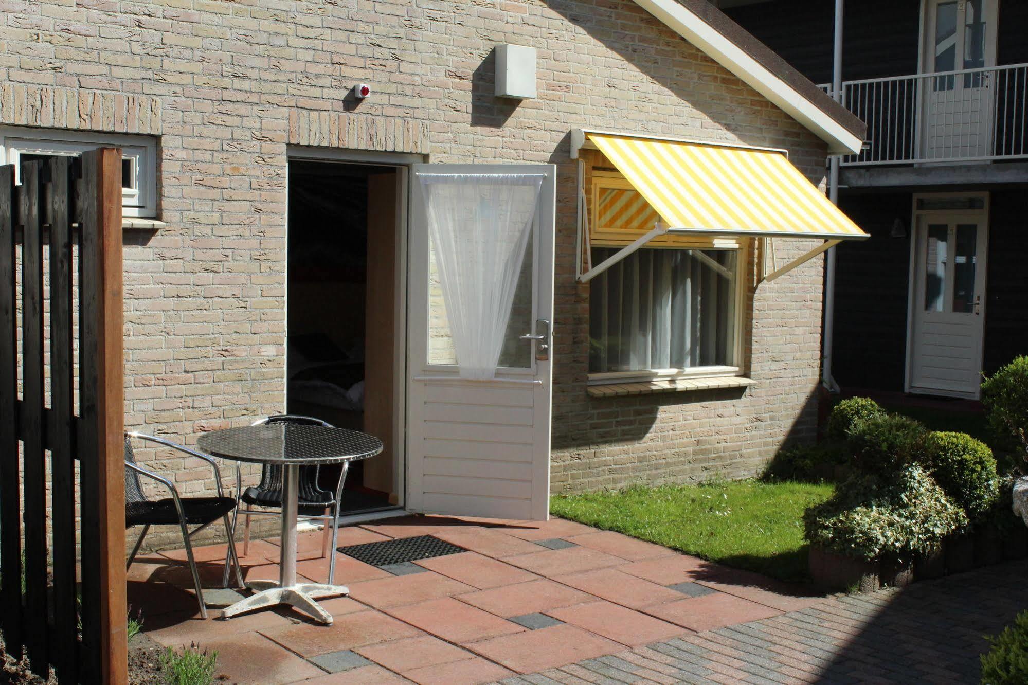 Hotel Restaurant 'T Klokje Renesse Esterno foto